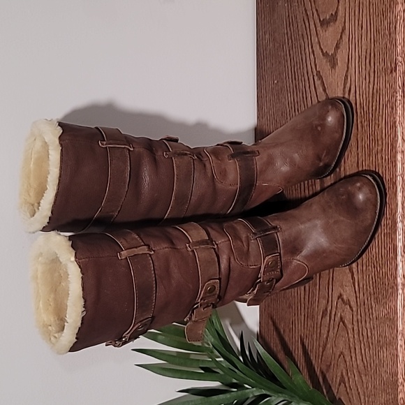 ❤️GIANNI BINI Brown Leather Straps Buckles Block Heel Furry Lined Boots Wo… - Picture 12 of 12